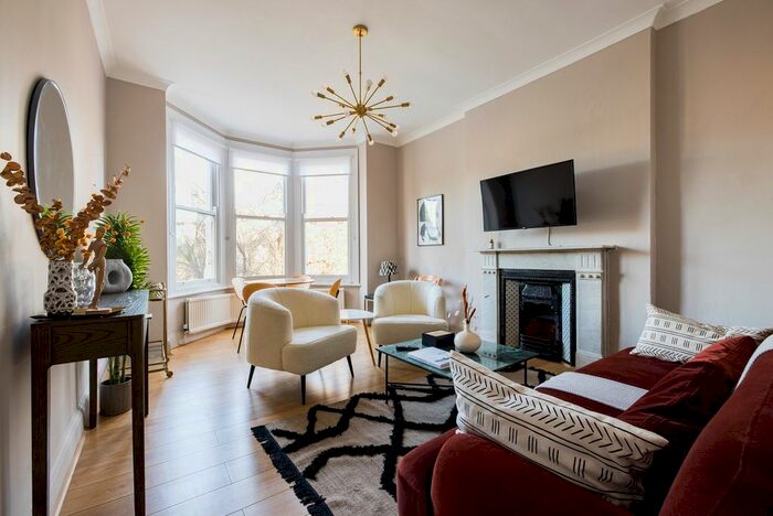 2 Bedroom Flat To Rent In Gordon Road, London, W5