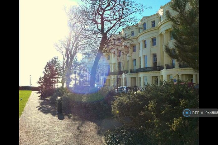 2 Bedroom Flat To Rent In Brunswick Square, Hove, BN3