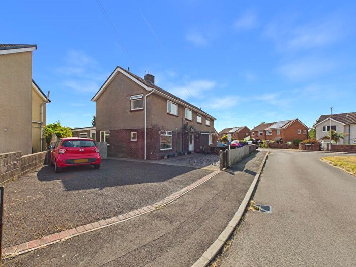 3 Bedroom Semi-Detached House For Sale In Meadway, Caldicot, NP26