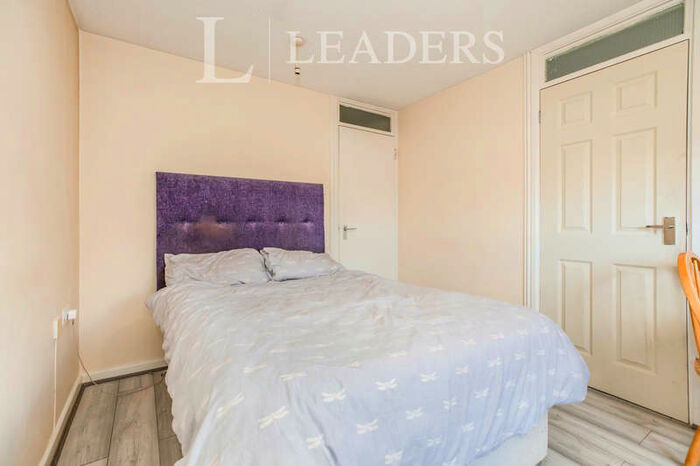 1 Bedroom Flat To Rent In Royal Terrace, Barrack Road, NN1