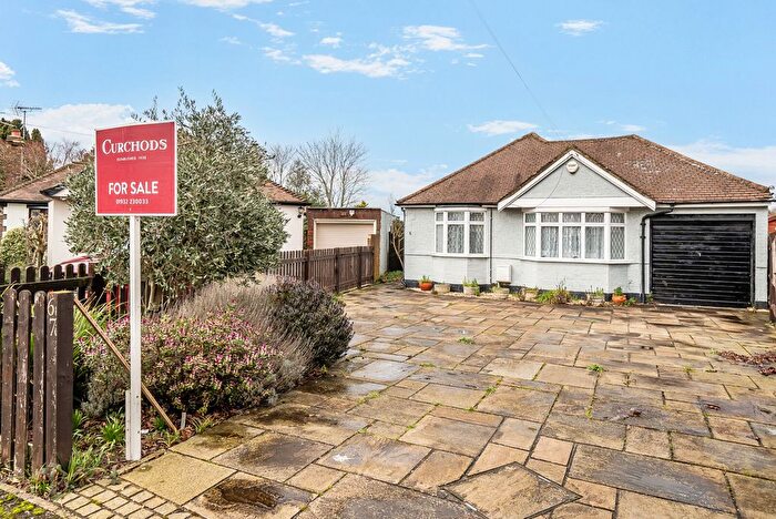 3 Bedroom Bungalow For Sale In Lois Drive, Shepperton, TW17