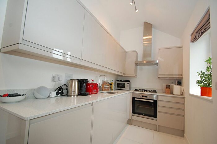 1 Bedroom Flat To Rent In Oak End Way, Gerrards Cross, Buckinghamshire, SL9