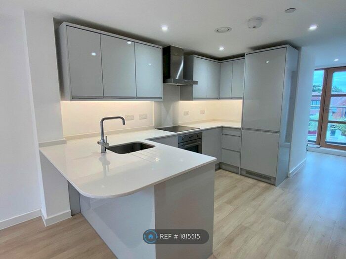 2 Bedroom Flat To Rent In Chesham Road, Amersham, HP6