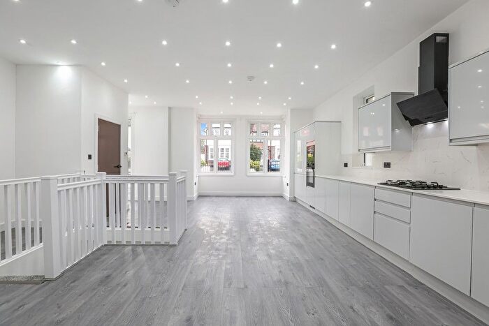 4 Bedroom Flat To Rent In Grosvenor Avenue, Carshalton, SM5