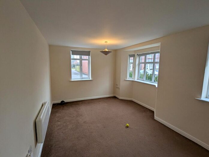 2 Bedroom Flat To Rent In Flaxley Road, Bunkers Hill, Lincoln, LN2