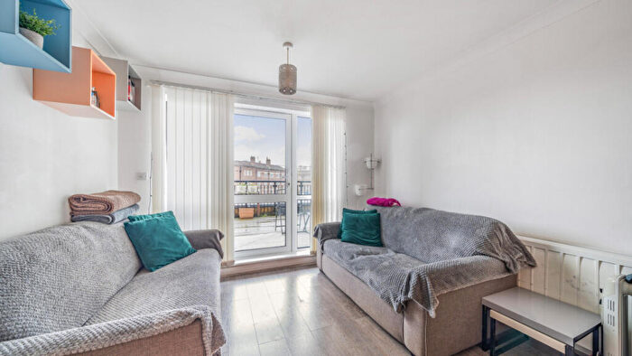2 Bedroom Flat For Sale In Candle St, London, E1