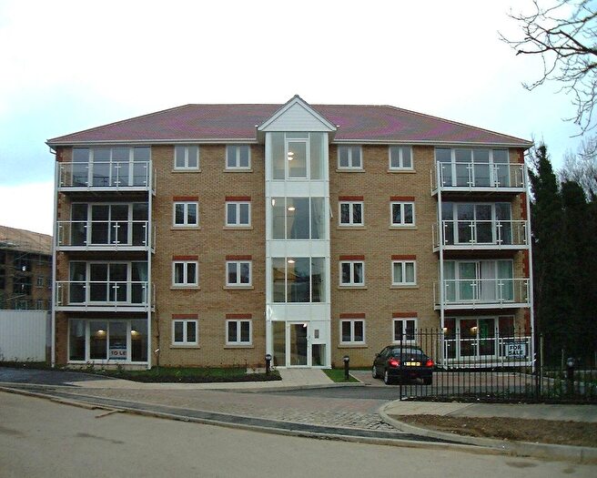 2 Bedroom Flat To Rent In Foxglove Way, Luton, LU3