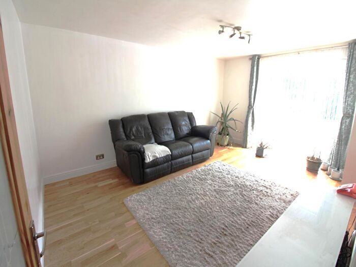 2 Bedroom Flat To Rent In Trinity Street, Enfield, EN2