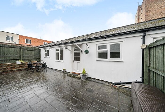 1 Bedroom Bungalow For Sale In Lansdown Place Lane, Cheltenham, Gloucestershire, GL50