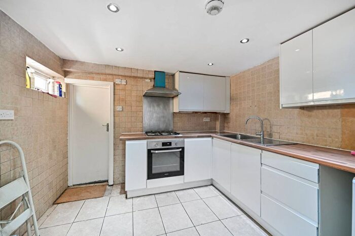 4 Bedroom Semi-Detached House To Rent In Station Road, Hounslow, TW3