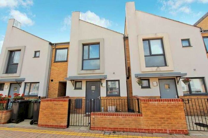 2 Bedroom Terraced House To Rent In Ovington Gardens, Eastleigh, Hampshire, SO50