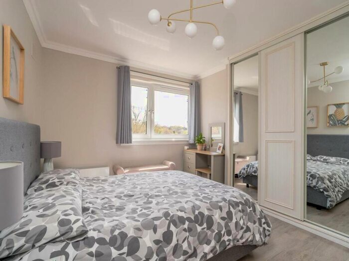 2 Bedroom Flat To Rent In Barnton Court, Barnton, Edinburgh, EH4
