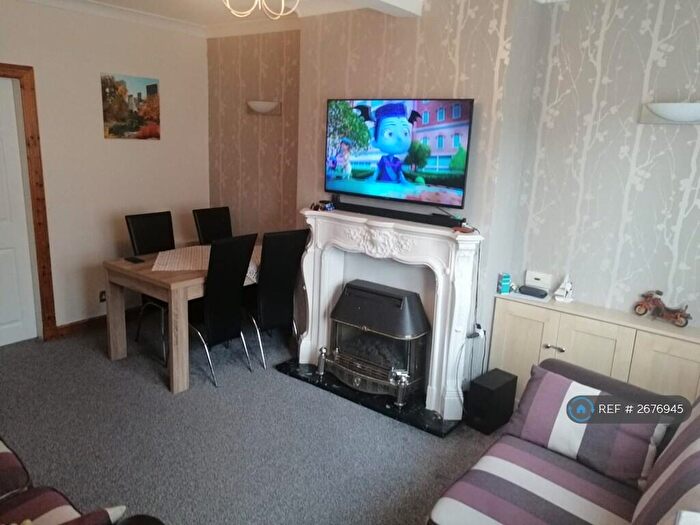 2 Bedroom Flat To Rent In Elmbank Crescent, Hamilton, ML3