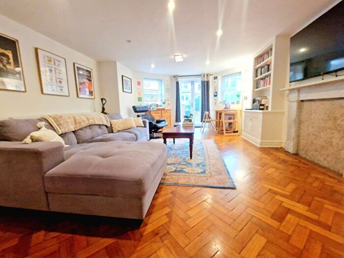 2 Bedroom Flat To Rent In Mountview Road, Hornsey, N4