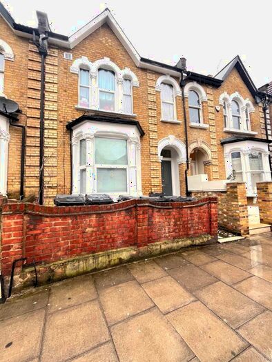 Studio To Rent In Powerscroft Road, London, E5