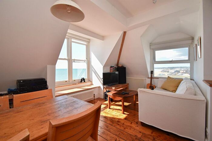 2 Bedroom Flat For Sale In Grosvenor Gardens, St. Leonards-On-Sea, TN38