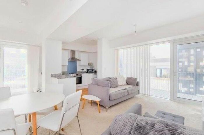 2 Bedroom Flat To Rent In Ilford Hill, Ilford, IG1