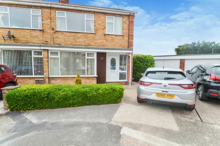 3 Bedroom Semi-Detached House To Rent In St. Martins Avenue, Hull, HU4