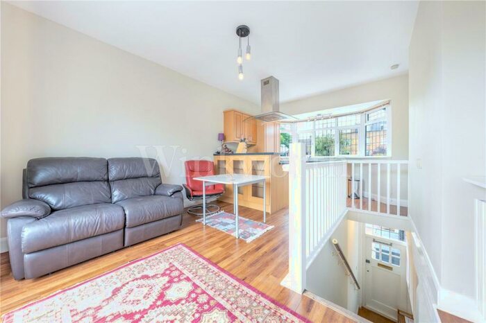 1 Bedroom Apartment To Rent In The Ridgeway, London, NW11