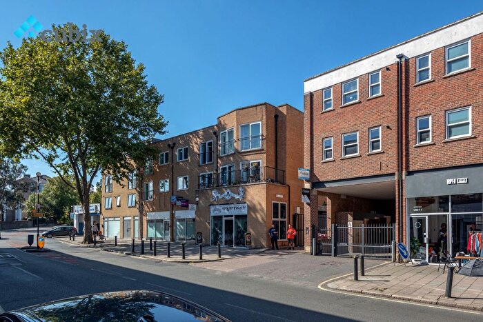 2 Bedroom Flat For Sale In Dewey Lane, London, SW2