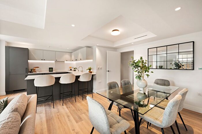 3 Bedroom Flat To Rent In Duncan House, Dolphin Square, London, London, SW1V