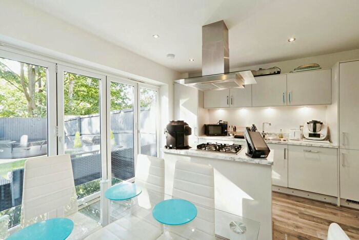 3 Bedroom Terraced House For Sale In Horsforde View, Leeds, LS13