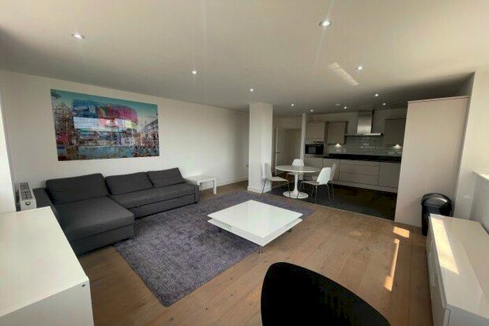 2 Bedroom Flat To Rent In Cathedral House, Cardiff, CF11