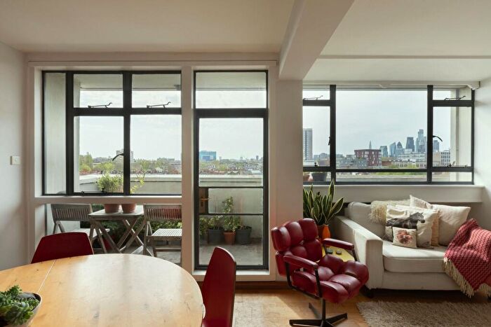 2 Bedroom Duplex For Sale In Keeling House, Claredale Street, E2