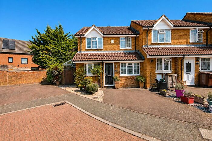 3 Bedroom End Terrace House For Sale In Groveside Close, Carshalton, SM5