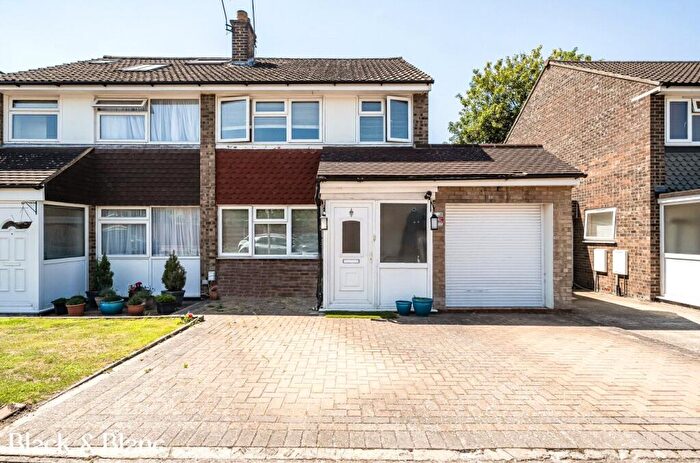 3 Bedroom Semi-Detached House For Sale In Ridley Road, Bromley, BR2