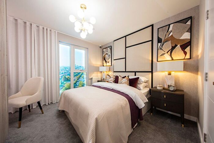 2 Bedroom Flat For Sale In High Road, Goodmayes, Ilford, IG3