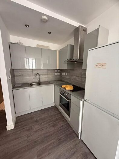 Studio To Rent In London, NW11