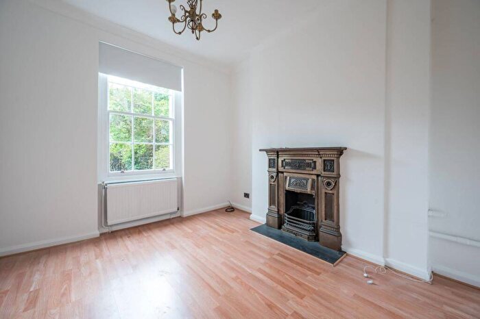 3 Bedroom Flat For Sale In Offord Road, Islington, London, N1