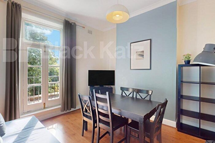 3 Bedroom Flat To Rent In Rochester Road, Camden, NW1