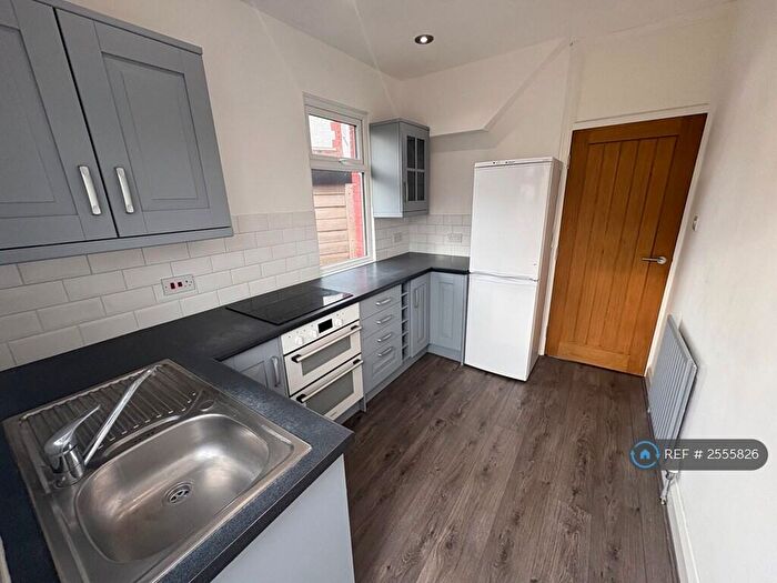 4 Bedroom Semi-Detached House To Rent In Vicars Close, Enfield, EN1
