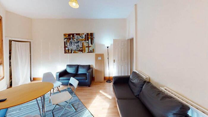 3 Bedroom House To Rent In A Hyde Park Road, Leeds, LS6