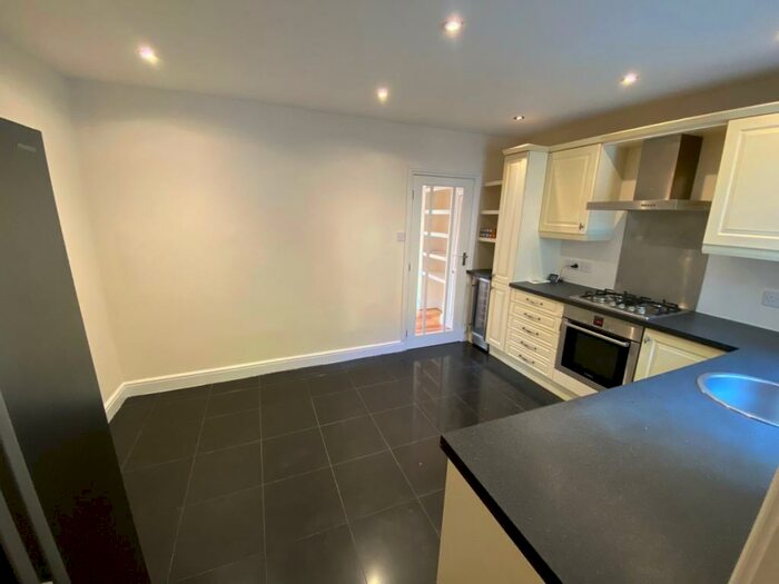 2 Bedroom Terraced House To Rent In Dixon Street Swindon, SN1