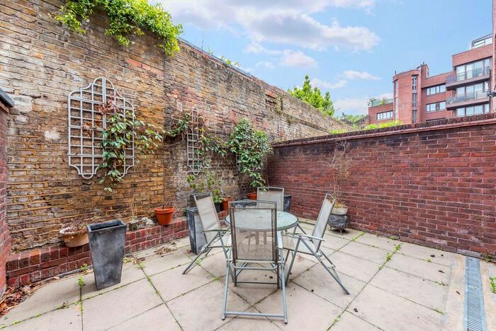 3 Bedroom Property For Sale In Redfield Lane, Kenway Village, London, SW5