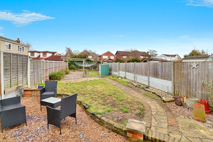 4 Bedroom Detached House For Sale In Clifton Avenue, Benfleet, SS7