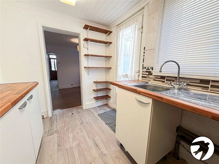 2 Bedroom Terraced House To Rent In Castle Road, Chatham, Kent, ME4