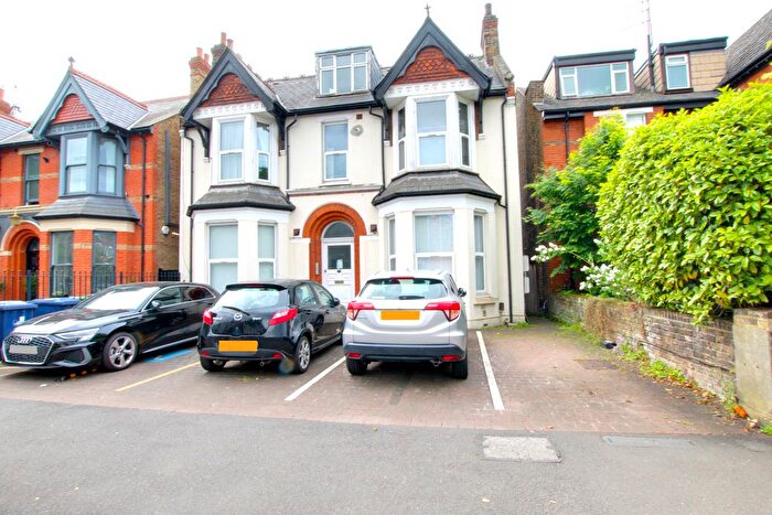 1 Bedroom Flat To Rent In Madeley Road (), Ealing., W5