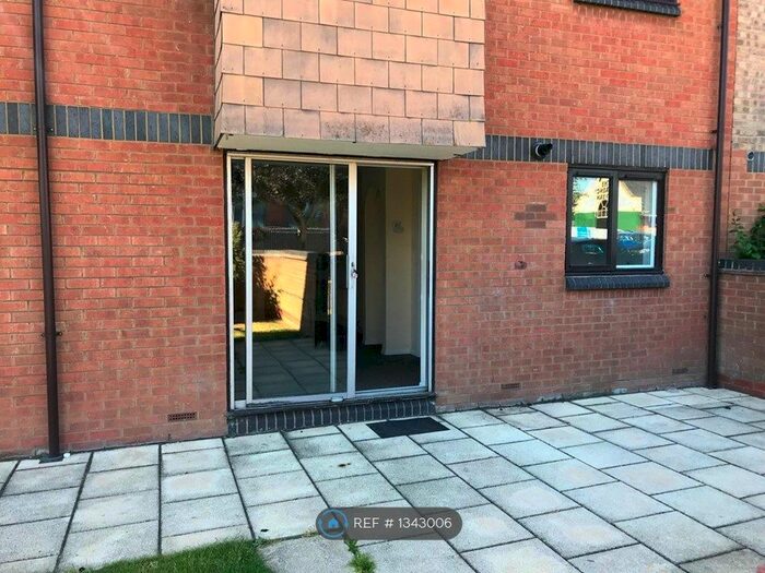 2 Bedroom Flat To Rent In St. Matthews Court, Gosport, PO12