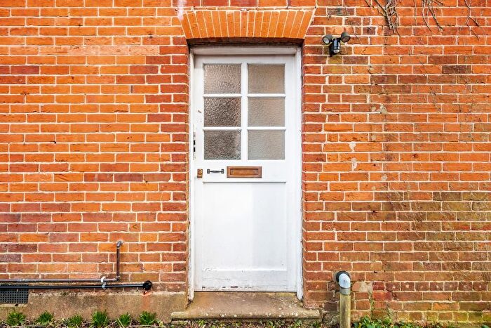 1 Bedroom Flat For Sale In Basingstoke, Hampshire, RG21