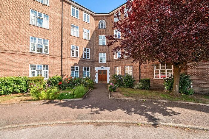 2 Bedroom Flat For Sale In Birkenhead Avenue, Kingston Upon Thames, KT2