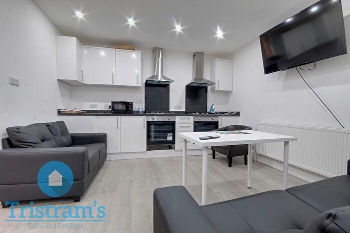 6 Bedroom Semi-Detached House To Rent In Rolleston Drive, Lenton, NG7
