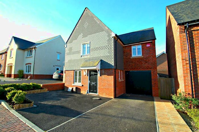 3 Bedroom Detached House For Sale In Teglease Gardens, Clanfield, Hampshire, PO8