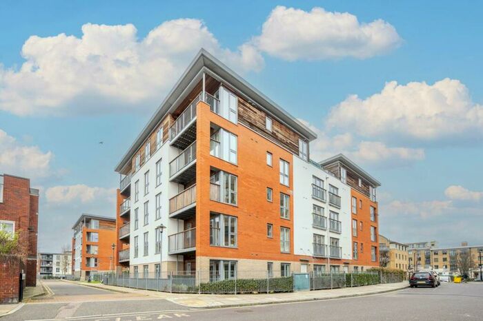 2 Bedroom Flat To Rent In Eastside Mews, Bow, London, E3