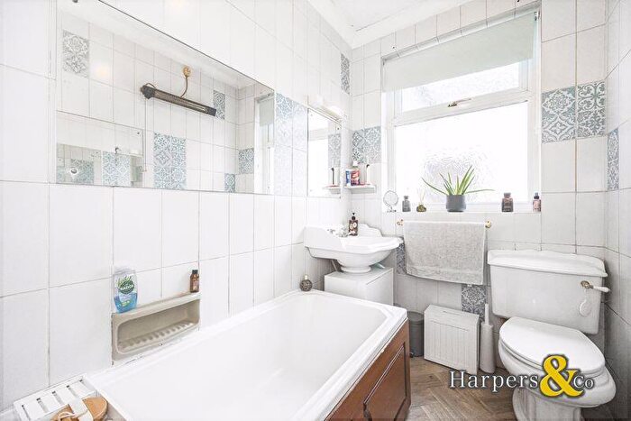 2 Bedroom Detached Bungalow For Sale In Church Hill, Dartford, DA2