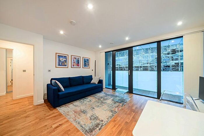 1 Bedroom Flat For Sale In Hawthorne Crescent, Greenwich, SE10