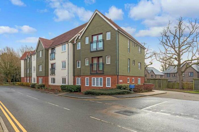 1 Bedroom Flat To Rent In Fairbank Road, Southwater, RH13